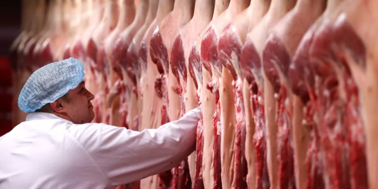 Carne: País vai propor à China assumir cota de países que não conseguirem cumpri-la, diz Fávaro