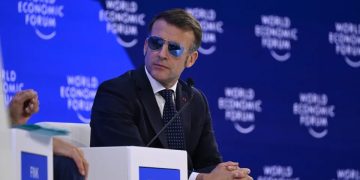 Macron critica EUA em Davos e diz que Europa prefere respeito a lidar com valentões