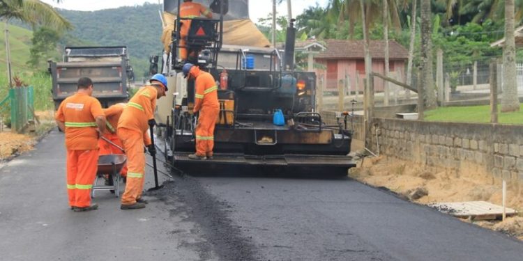 Prefeitura abre licitação para pavimentar mais um trecho da Estrada Geral Fazenda de Fora
