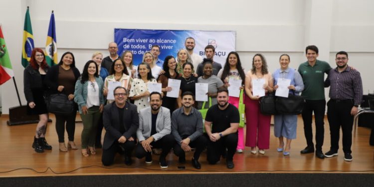 Posse de 15 novos servidores efetivos fortalece a Rede Municipal de Ensino de Biguaçu