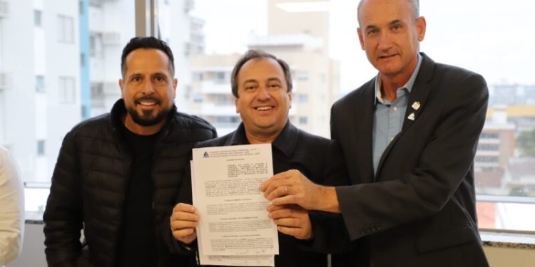Prefeitura de Biguaçu e Casan firmam convênio de mais de R$ 535 mil para obras na Rua das Hortências