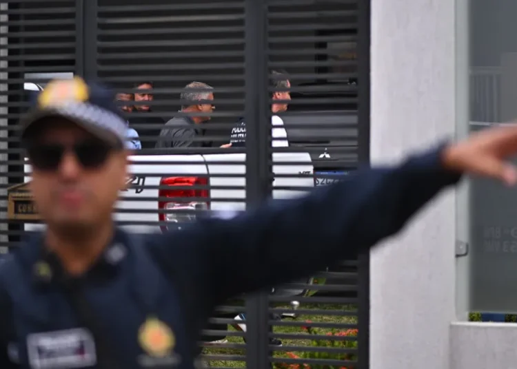Supremo mantém prisão domiciliar de Bolsonaro, mas endurece restrições