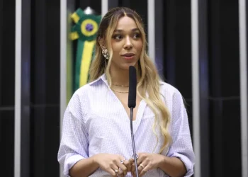 Omar Aziz assume proposta sobre jornada de trabalho