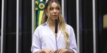 Omar Aziz assume proposta sobre jornada de trabalho