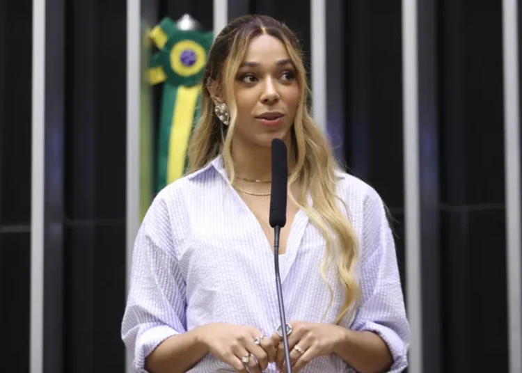 Omar Aziz assume proposta sobre jornada de trabalho