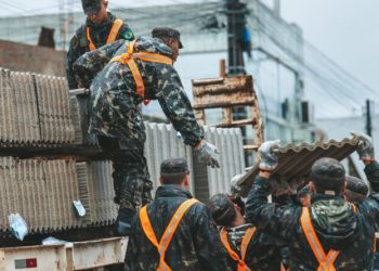Prefeitura de Biguaçu inicia distribuição de telhas e segue mobilizada na Operação Granizo