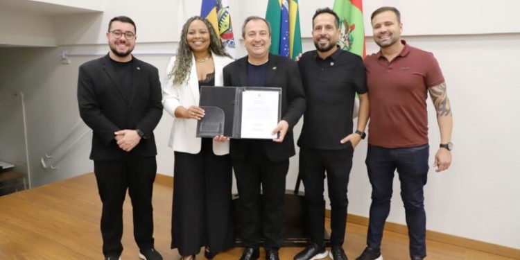 Kamylla da Cunha, nova secretária de Saúde de Biguaçu é empossada
