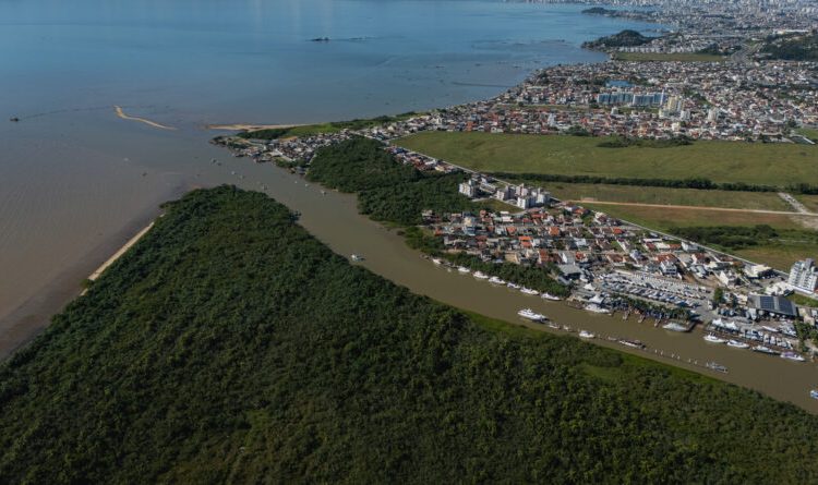 Molhes do Rio Biguaçu